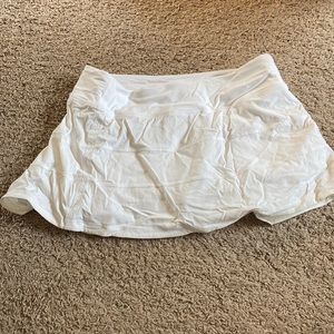 White womens LULU tennis skirt very good condition tag ripped out size 8